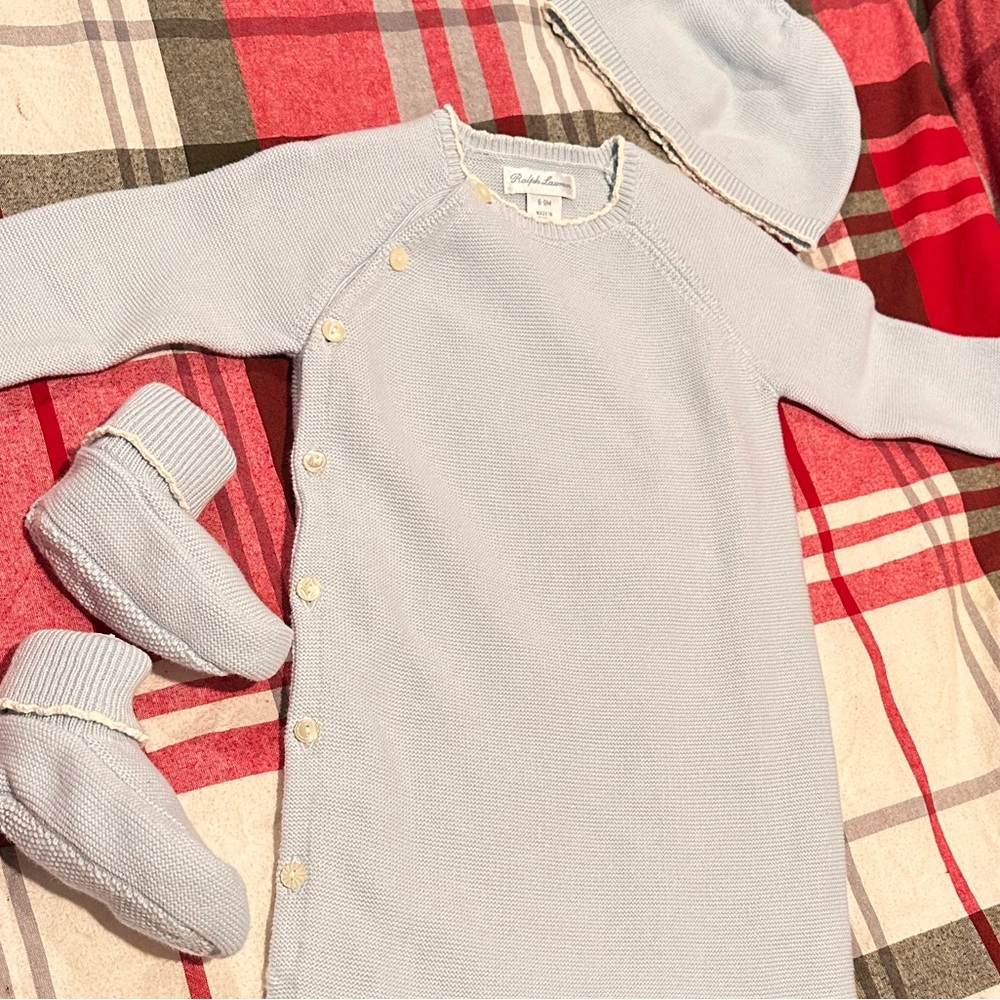 Never Worn** Ralph Lauren baby boy gift set. Onesie, hat and booties.